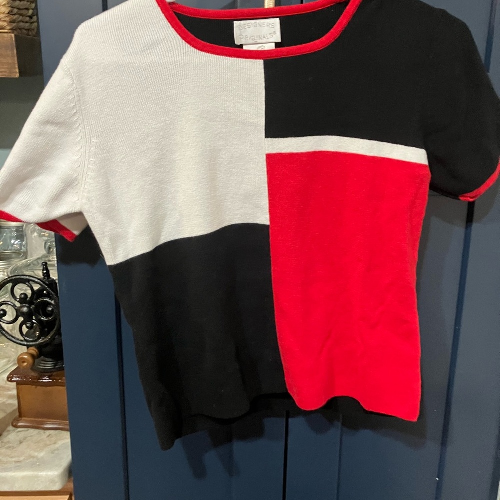 Designers Originals Women's Red and Black Colorblock Top